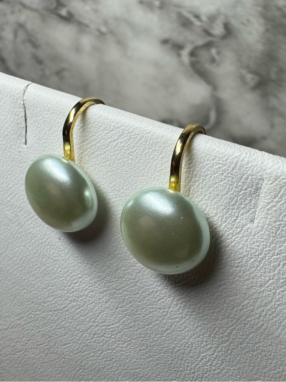 Vintage Silverish/Gray Pearlized Leverback Earrings Gold Tone